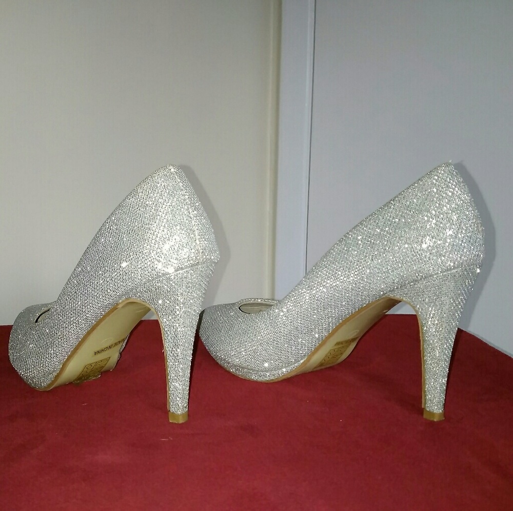 Shoes - Picture 2 of 4
